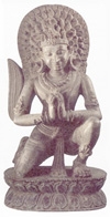 garuda.jpg - Garuda, mitad gigante y mitad águila, se muestra en esta escultura de Orissa. Éles uno de los tres grandes "dioses-animal" de la mitología hindú junto a Ganesa, concabeza de elefante y Hanuman, el dios-mono. 