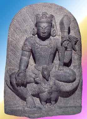 kartikeya.jpg - En la sociedad hindú a la mujer no se le permitía "nacer dos veces" y tampoco debían adorar al hijo de Shiva. Kartikeya que aparece en esta figura de piedra del siglo VIII o IX de la Irda del este.